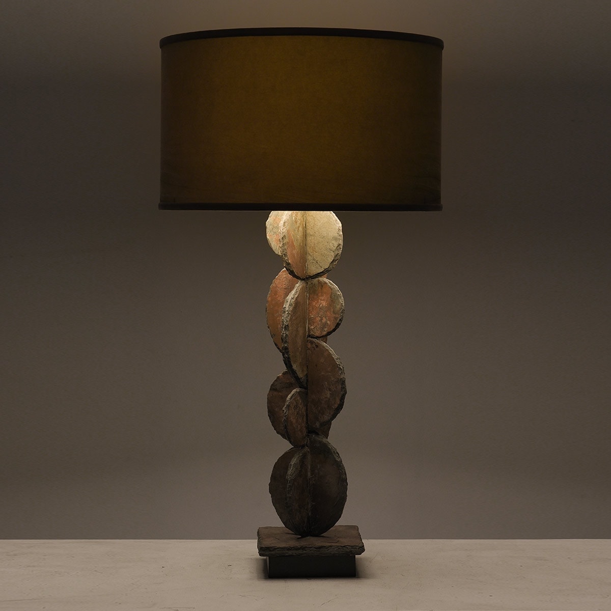 Dique Stone Totem Lamp